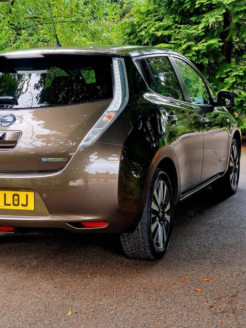 NISSAN LEAF