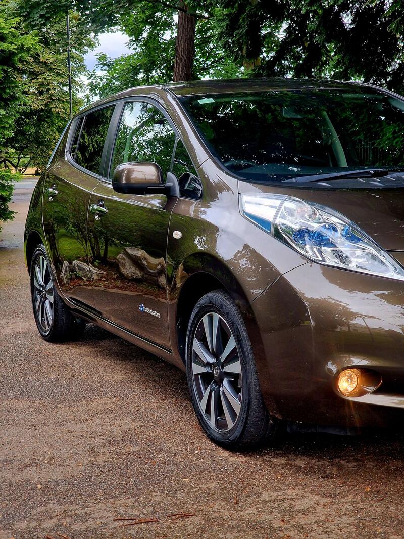 NISSAN LEAF