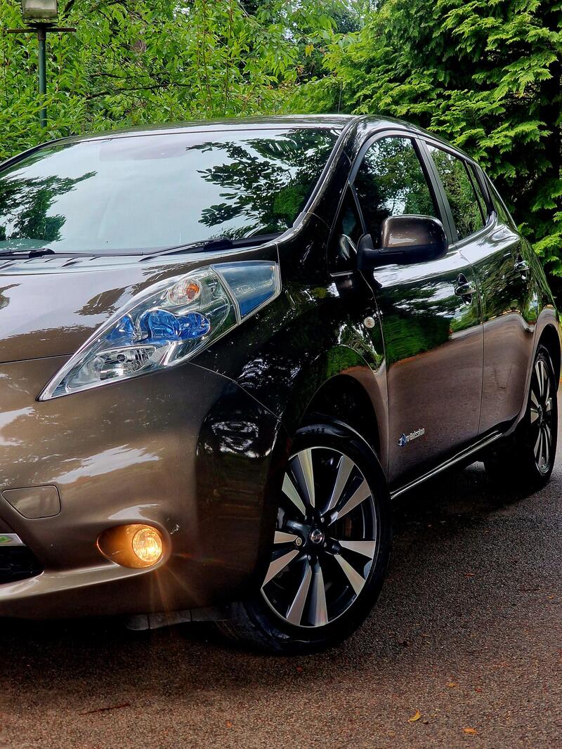 NISSAN LEAF